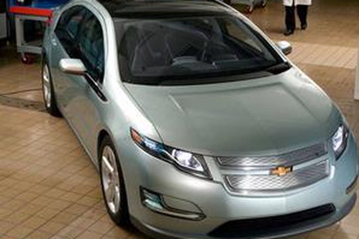 Chevy Volt diharapkan GM konsumsi bahan bakarnya  mendekat 100 km/liter.