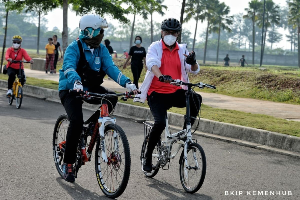 Menhub Bersepeda di BSD, Tangerang