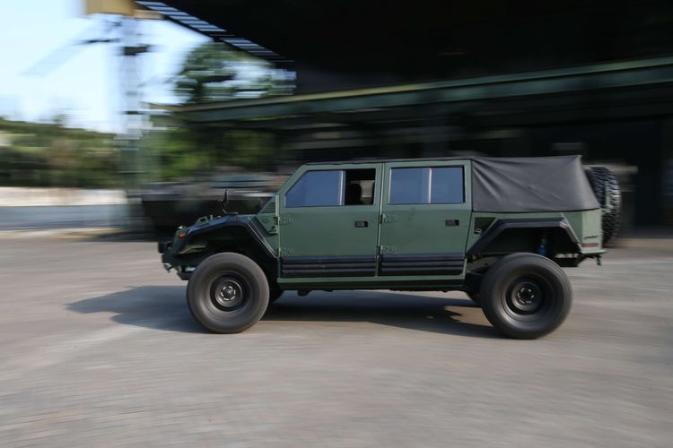 Prototipe kendaraan taktis (rantis) Maung 4x4 produksi PT Pindad di Bandung, Jawa Barat, Rabu (22/7/2020). Kendaraan ini digunakan beberapa waktu lalu oleh Menteri Pertahanan, Prabowo Subianto dan rencananya akan diproduksi secara massal.