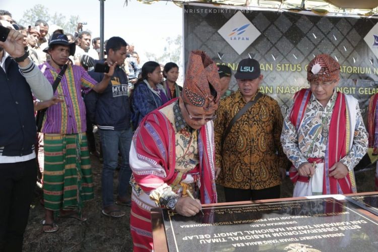 Observatorium baru mulai dibangun di pegunungan Timau, Kecamatan Amfoang Tengah, Kabupaten Kupang, Nusa Tenggara Timur (NTT). Observatorium ini disebut bakal menjadi observatorium terbesar di Asia Tenggara. Acara Pencanangan Situs Observatorium Nasional pertama milik LAPAN digelar di Amfoang pada Senin (9/7/2018).