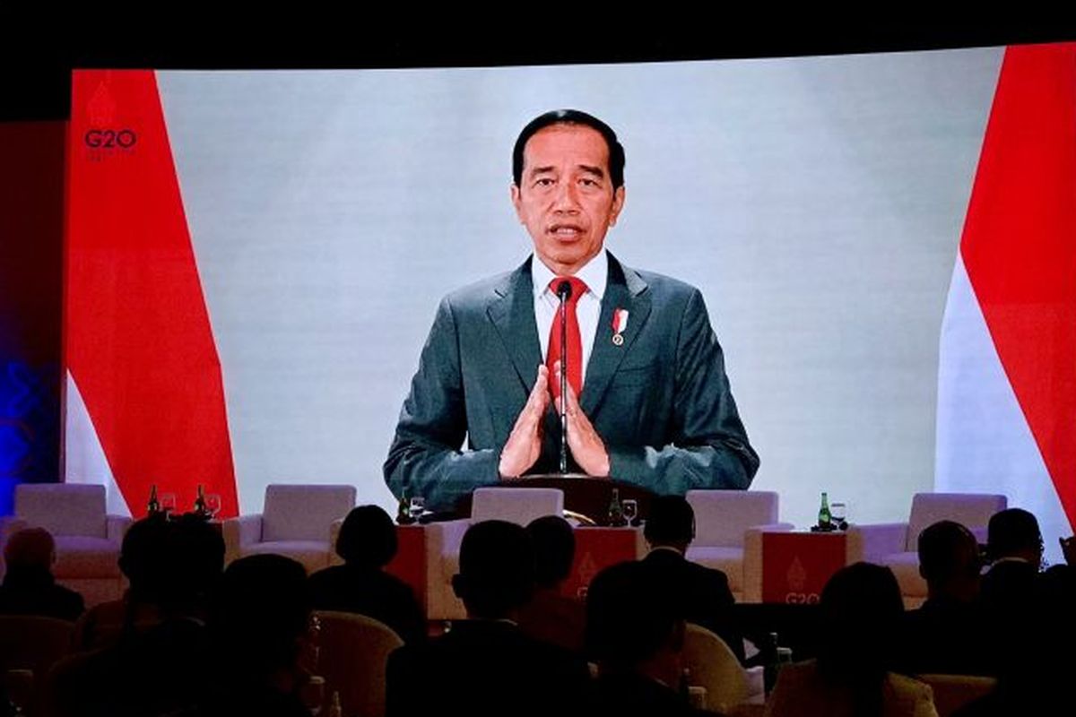 Presiden Republik Indonesia Joko Widodo (Jokowi) pamer pertumbuhan ekonomi RI kepada delegasi KTT G20 pada penutupan B20 Summit 2022 di Bali, Senin (14/11/2022). 