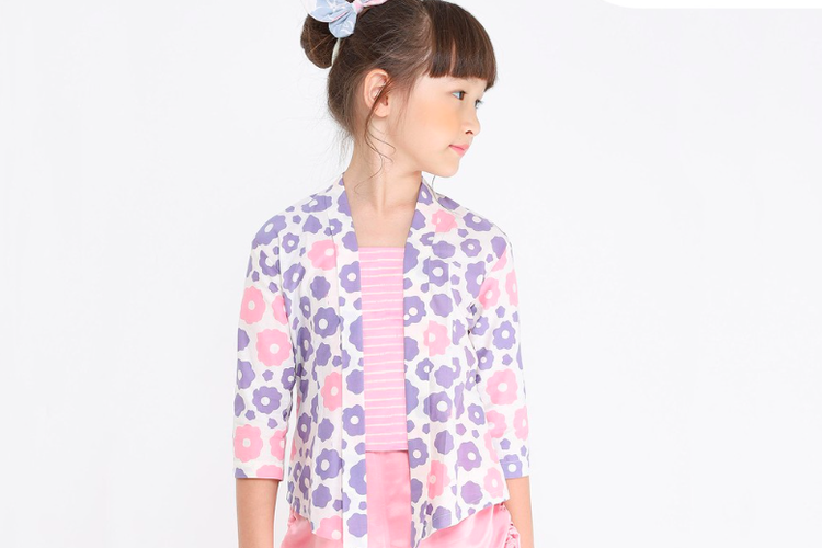 Koleksi kebaya anak dari Lil'notre Official Shop, rekomendasi toko online yang menjual kebaya anak.