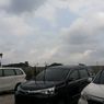 Mobil Lagi Parkir, Perlukah Wiper Depan Diangkat?