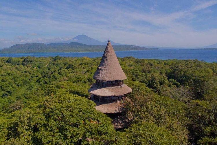 Bali Tower Bistro di The Menjangan, salah satu tempat wisata di Bali Barat.