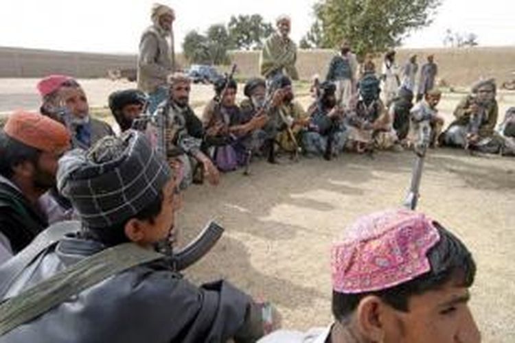 Kelompok suku Pakistan berkumpul di Provinsi Baluchistan barat daya pada 11 Januari 2006.