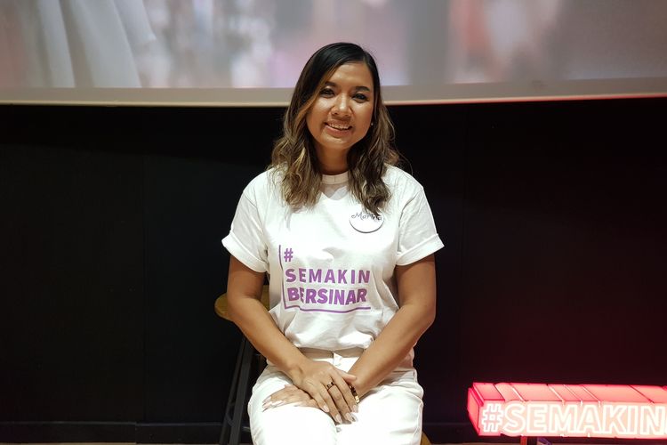 Penulis buku dan co-founder Storial.co, Aulia Halimatussadiah di acara Marina Beauty Journal 2019, Jakarta, Selasa (30/7/2019).
