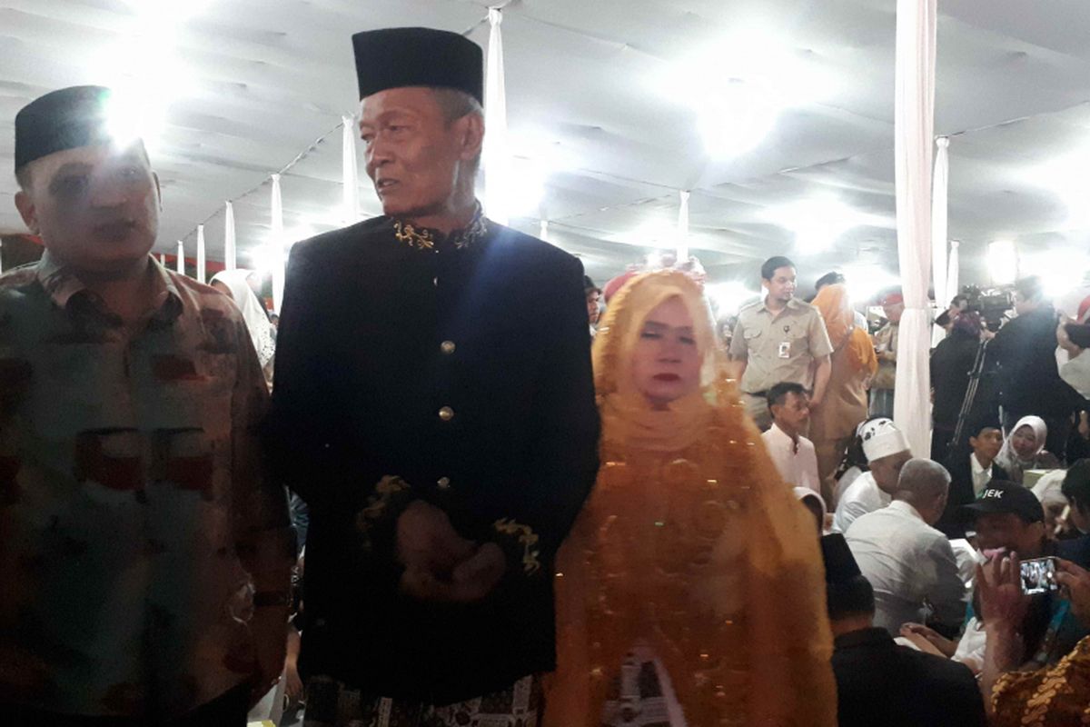 Pasangan tertua pada acara nikah massa yang diselenggarakan oleh pemerintah provinsi (pemprov) DKI Jakarta berusia 76 tahun untuk mempelai pria dan 65 tahun untuk mempelai perempuan. Mempelai pria bernama Mardianto dan mempelai perempuan bernama Watinah.