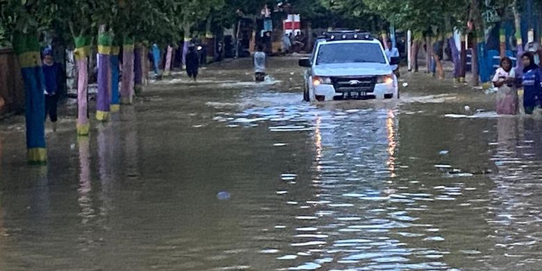 Banjir Di Pamekasan Rusak Jembatan Penghubung 2 Kelurahan Halaman All Kompas Com Banjir Di Pamekasan Rusak Jembatan Penghubung 2 Kelurahan Halaman All Kompas Com