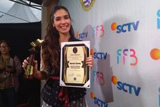 Marsha Timothy Dedikasikan Piala FFB untuk Perempuan Indonesia