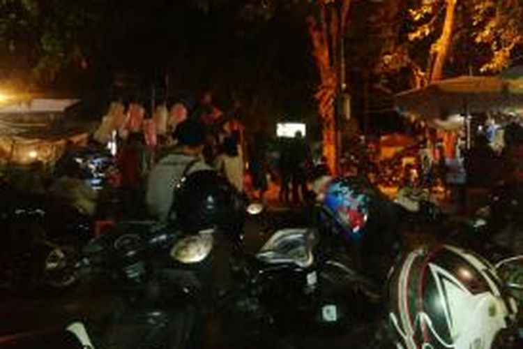 Makam Sunan Bungkul di Surabaya dipenuhi peziarah di malam ke-27 Ramadhan.