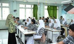 Unair Buka Beasiswa Full buat Guru SD-SMA 2026, Bebas UKT dan Wisuda