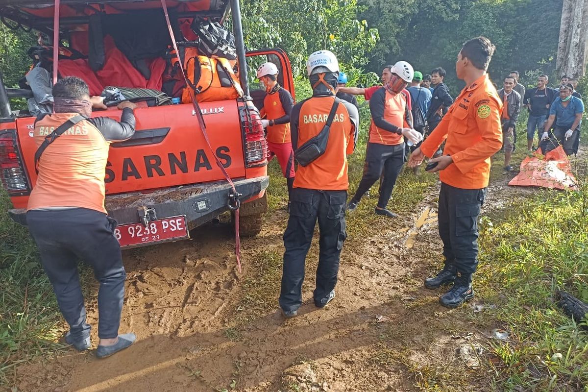 Wisatawan Terpeleset Saat Berfoto di Air Terjun Bengkayang, Ditemukan Tewas