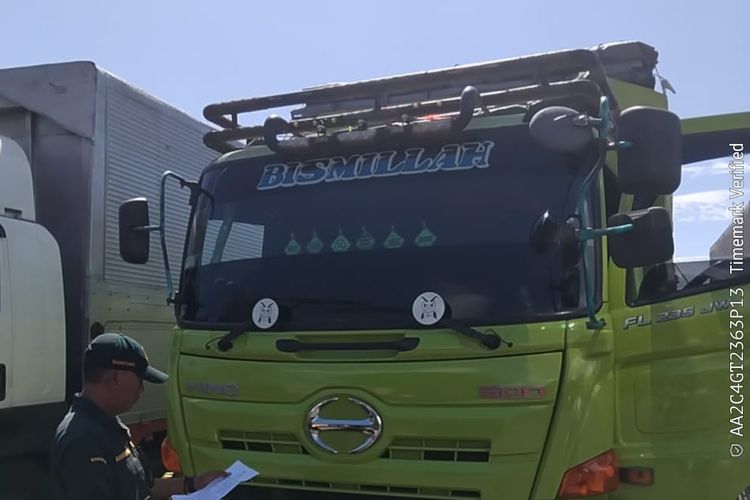 Truk Angkut 25 Sapi Kurban Dicegat di Pelabuhan Gilimanuk, Dokumen Karantina Diduga Palsu