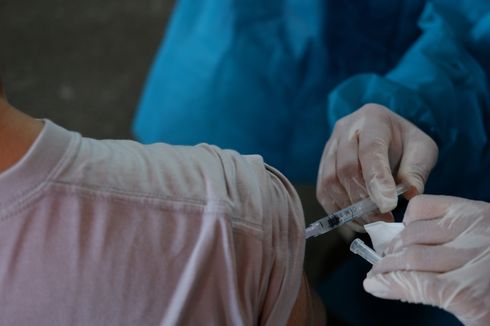 Kemenkes Buka Layanan Vaksin Covid-19 di Jalur Mudik Nataru 