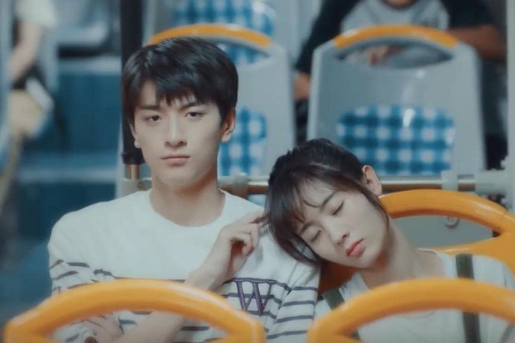 Lin Yi dan Xing Fei dalam serial drama Put Your Head on My Shoulder (2019).