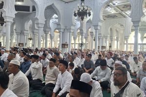 Peringatan 21 Tahun Tsunami Aceh: Ribuan Jemaah di Masjid Raya Baiturrahman Doakan Korban Banjir