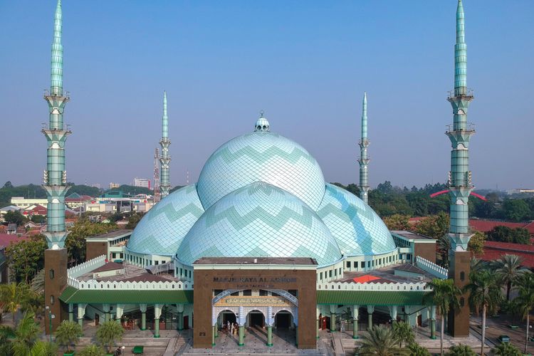 Masjid Raya Al-A'zhom di Tangerang, Banten. 