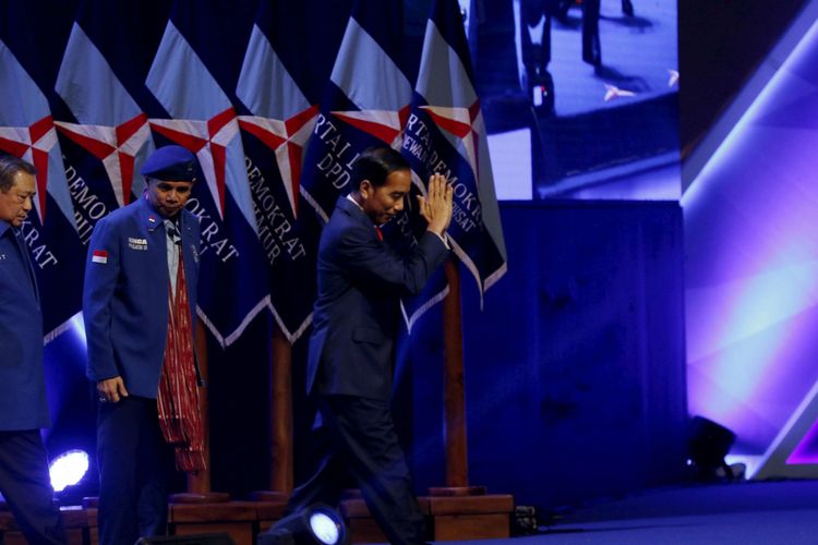 Presiden RI Joko Widodo usai meresmikan pembukaan Rapat Pimpinan Nasional (Rapimnas) Partai Demokrat tahun 2018 di Sentul International Convention Center, Bogor, Jawa Barat, Sabtu (10/03/2018) .Partai Demokrat menggelar Rapimnas selama dua hari 10-11 Maret 2018 untuk membahas strategi Pemilu 2018 serta Pemilu Legislatif dan Pilpres 2019.