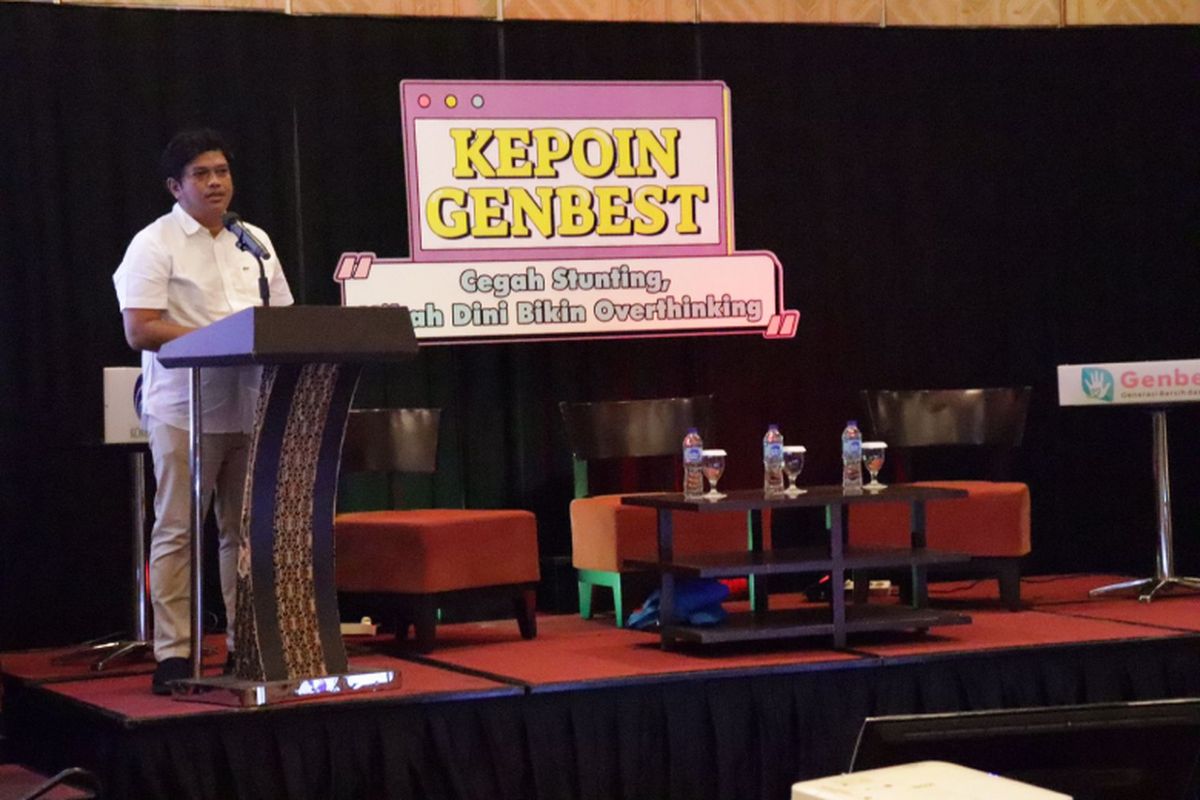 Koordinator Informasi Komunikasi Kesehatan, Direktorat Informasi dan Komunikasi Pembangunan Manusia dan Kebudayaan (IKPMK) Kementerian Komunikasi dan Informatika (Kemenkominfo) Marroli J Indarto dalam acara Diseminasi Informasi dan Edukasi Percepatan Penurunan Stunting bertajuk Kepoin GenBest: Cegah Stunting, Nikah Dini Bikin Overthinking yang diselenggarakan di Kota Palangkaraya, Kalimantan Tengah, Kamis (22/9/2022).