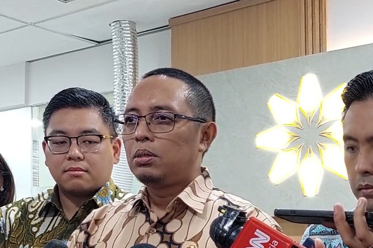 Kepala Kantor Komunikasi Kepresidenan Hasan Nasbi saat ditemui di Gedung Kwarnas, Jakarta, Jumat (7/2/2025). 