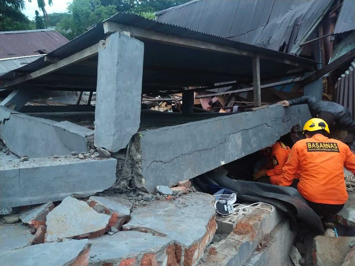 Video Seorang Anak Terjebak Reruntuhan Bangunan di Mamuju Jadi Viral, Ini Penjelasan Tim SAR