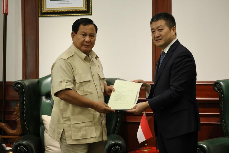 Capres pemenang Pemilu 2024 Prabowo Subianto menerima ucapan selamat dari Presiden China Xi Jinping di kantor Kemenhan, Jakarta, Kamis (21/3/2024). 
