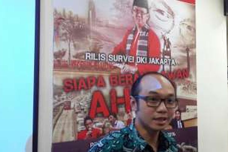 Direktur Eksekutif Charta Politika Yunarto Wijaya saat rilis survei 