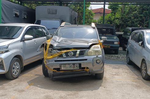 Melihat Mobil Ringsek Anggota TNI AD dan Motor Pasutri Lansia yang Terlibat Tabrakan Maut di Bekasi