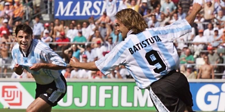 Gabriel Batistuta merayakan gol Argentina ke gawang Belanda pada partai Piala Dunia 1998 di Stadion Velodrome, 4 Juli 1998.