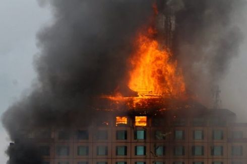Berita Foto: Novita Hotel Jambi Terbakar, Api Baru Padam dalam 14 Jam