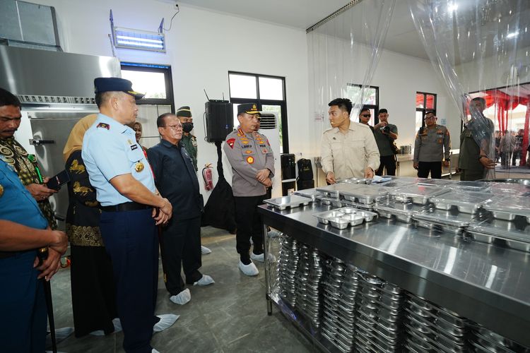 Kapolri Cek Dapur MBG Polda Sulsel, Minta Makanan Dijamin Aman