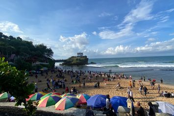 Libur Lebaran, Kawasan Pantai Selatan Gunungkidul Ramai Pengunjung