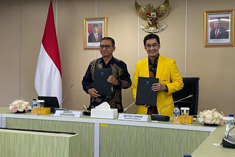 Penandatangan nota kesepahaman dilakukan oleh Ketua Umum ILUNI UI Andre Rahadian dan Deputi Bidang Kerja Sama Penanaman Modal BKPM Dr. Riyatno, SH, LLM bertempat di Gedung Kementerian Investasi/ Badan Koordinasi Penanaman Modal Jakarta, (24/8).