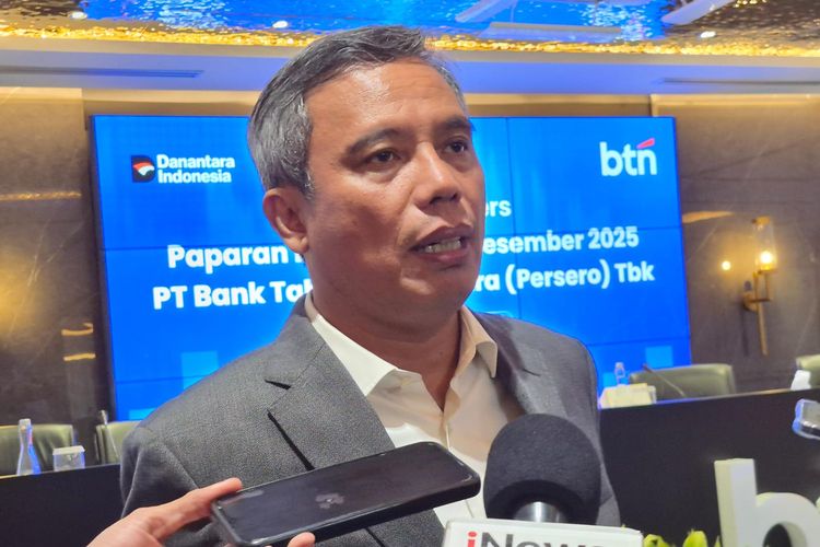 Direktur Utama BTN Nixon LP Napitupulu saat konferensi pers di kantornya, Jakarta, Senin (9/2/2026).