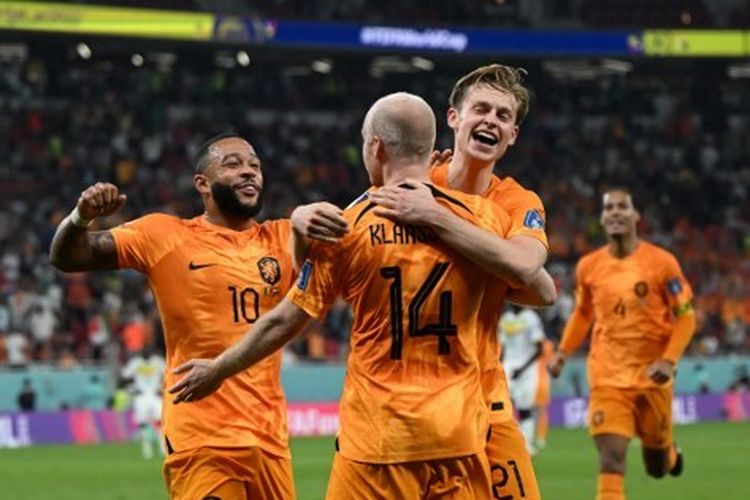 Timnas Belanda berhasil memetik kemenangan pada laga pertama fase grup Piala Dunia 2022 kontra Senegal. Laga Senegal vs Belanda yang digelar di Stadion Al Thumama, Doha, Qatar, pada Senin (21/11/2022) malam WIB itu berakhir dengan skor 2-0 untuk kemenanga De Oranje.