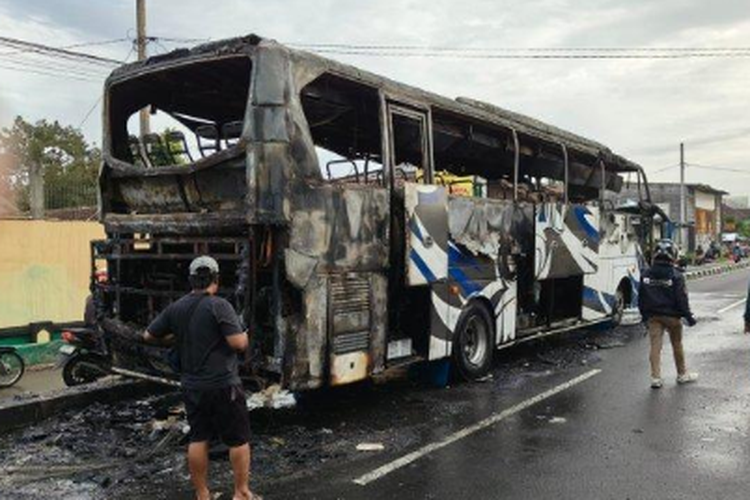 Bus PO Haryanto terbakar di Gamping, Sleman, Yogyakarta