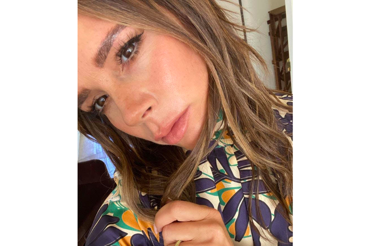 Victoria Beckham mengungkap bagaimana perjalannya mencari formula untuk lipstik terbarunya, Posh.