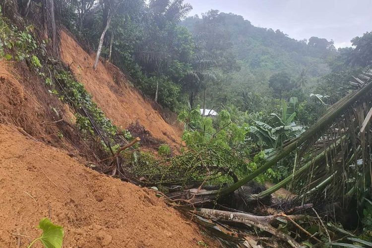 5 Rumah Warga Porak-Poranda Diterjang Longsor dan Banjir Bandang