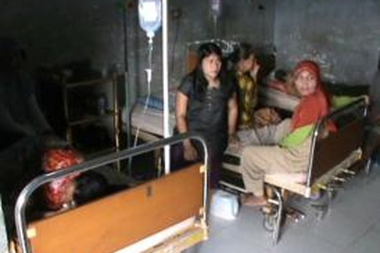 Pasien di RSUD Polewali Mandar yang harus bertambah menderita karena kondisi rumah sakit yang kotor dan tak layak.