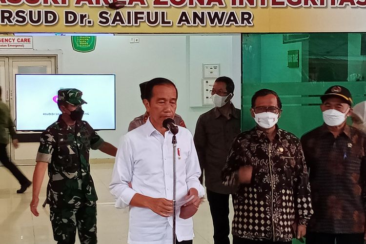 Presiden Jokowi di Rumah Sakit Saiful Anwar (RSSA), Kota Malang, Jawa Timur pada Rabu (5/10/2022)