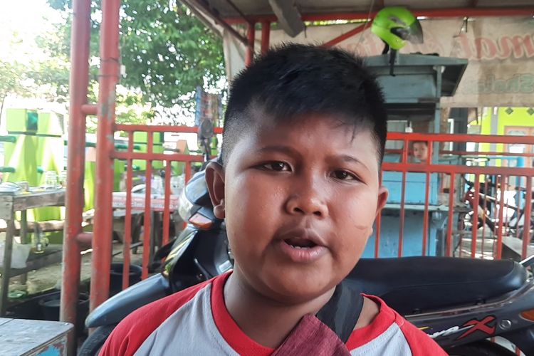 Fahrizal, bocah berusia 11 tahun asal Blora, Jawa Tengah yang mampu menirukan berbagai jenis suara burung, ditemui di sela-sela acara karnaval pada Sabtu (27/8/2022)