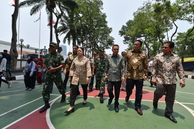 Pimpinan DPR RI saat meninjau kesiapan keamanan di sejumlah titik di Kompleks Parlemen. 