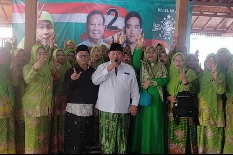Puluhan perwakilan pengurus anak cabang Muslimat NU se Kabupaten Bojonegoro, Jawa Timur, menggelar pertemuan bersama KH Tamam Syaifuddin, pembina TKD Jawa Timur Prabowo - Gibran , Selasa ( 16/1/2024).