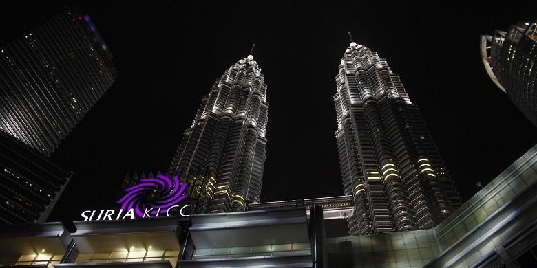 Potret Menara Petronas diambil dari depan Suria Kuala Lumpur City Centre, Kamis, (13/8/2015).