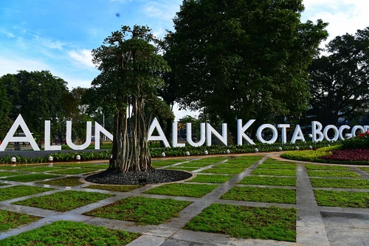 Alun-alun Bogor, salah satu tempat nongkrong yang dekat dari Stasiun Bogor.