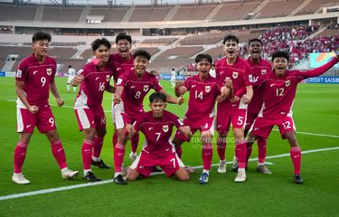 Para pemain Timnas U17 Indonesia merayakan gol Zahaby Gholy ke gawang Yaman. Partai Grup C Piala Asia U17 2025 Timnas U17 Indonesia vs Yaman digelar di Stadion Prince Abdullah Al Faisal, Jeddah, Arab Saudi, pada Senin (7/4/2025) malam WIB. Timnas Indonesia lolos ke Piala Dunia U17 2025 di Qatar.