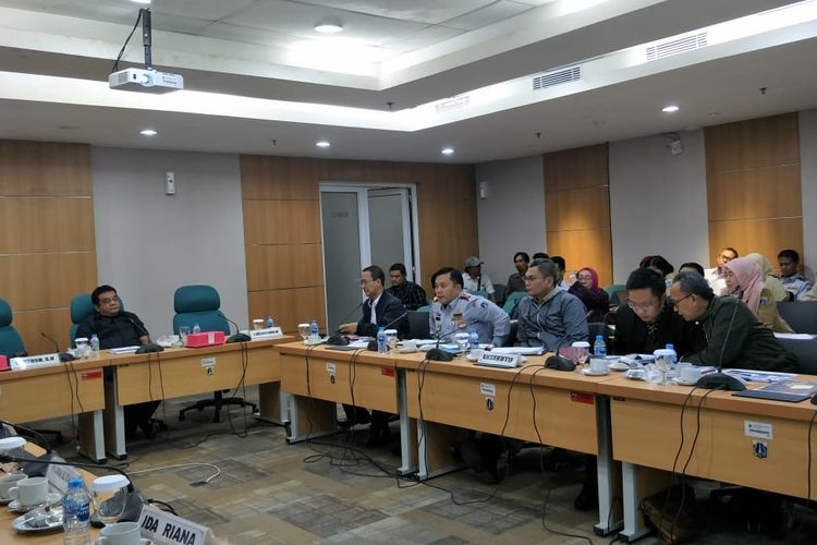Rapat pembahasan subsidi dan tarif MRT dan LRT Jakarta antara Pemprov DKI Jakarta bersama Komisi C DPRD DKI Jakarta di Gedung DPRD DKI Jakarta, Jakarta Pusat, Senin (18/3/2019).