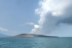 Drone Diterbangkan Cari 5 Jurnalis Hilang di Sekitar Gunung Anak Krakatau, Hasilnya Nihil