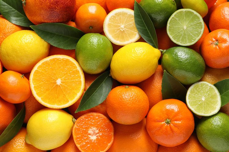 Buah jeruk mengandung asam sitrat yang dapat mendorong produksi asam lambung lebih banyak. Ini perlu diperhatikan oleh penderita GERD.