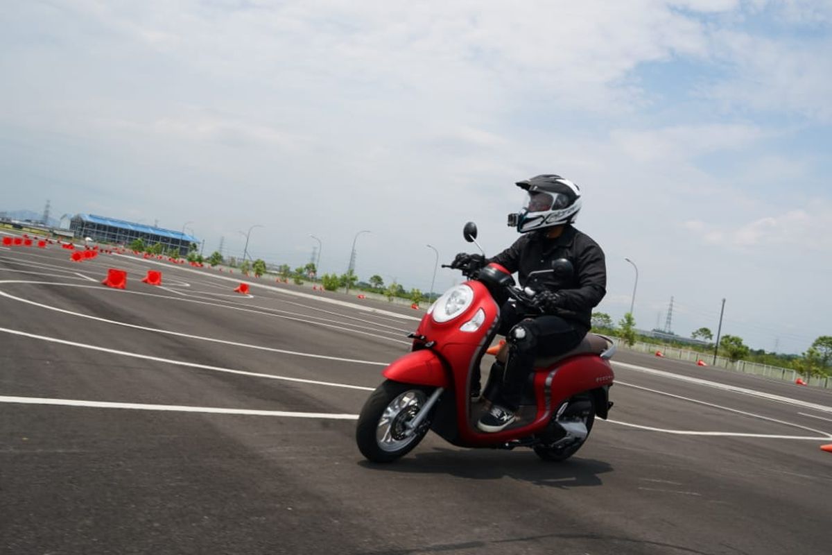 Jajal All New Honda Scoopy di  AHM Safety Riding and Training Center, Cikarang, Jawa Barat.